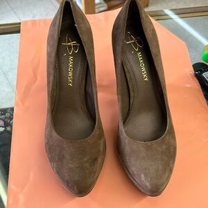 B. Makowsky Shoes